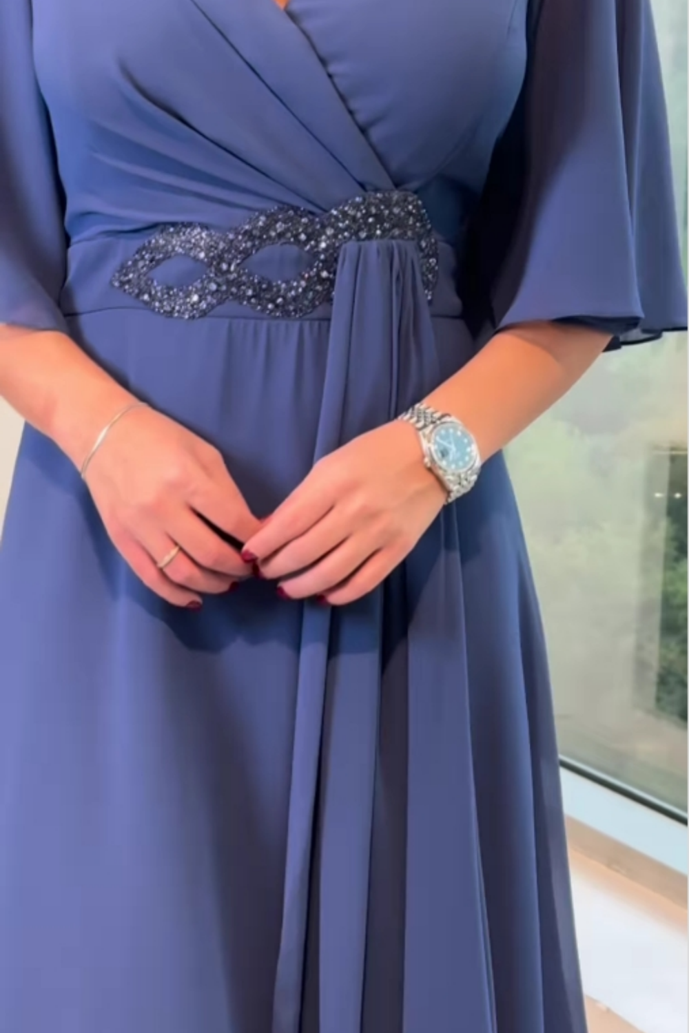 MARGUERITE | ELEGANTES LÄNGERES CHIFFONKLEID MIT V-AUSSCHNITT