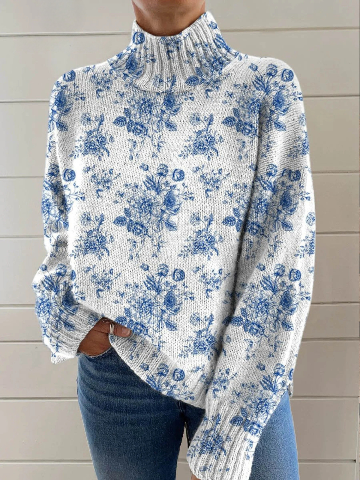 ASHLEY | BLUE BLOSSOM ROLLKRAGENPULLOVER