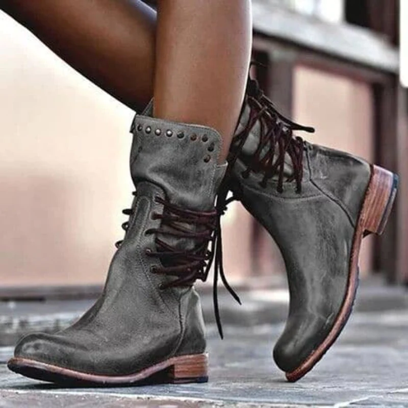 JOAN | VINTAGE SCHNÜRSTIEFEL MIT NIETEN – WADENHOCH
