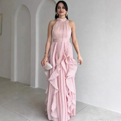 OREA | MAXIKLEID MIT HOHEM KRAGEN, RAFFUNGEN UND RÜSCHENLAGEN