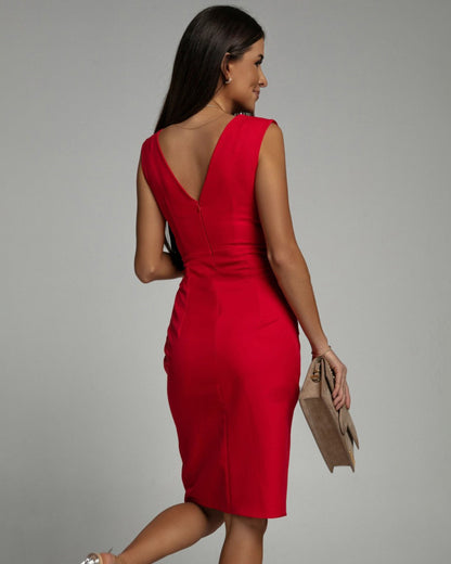 LORETTA | ÄRMELLOSES MIDI-KLEID MIT V-AUSSCHNITT, RAFFUNGEN UND SCHLITZ