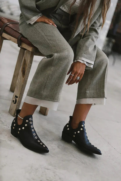ROSE | NIETEN-STIEFELETTEN MIT SPITZER KAPPE