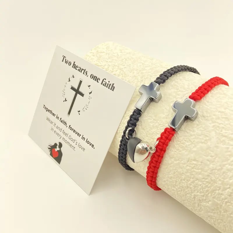 ARMBAND MIT KREUZ- UND HERZ-ANHÄNGER