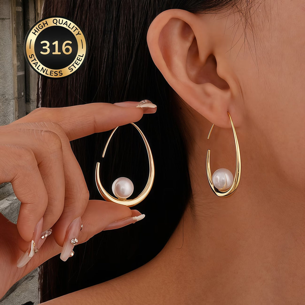 SELENA | CRESCENT PEARL CREOLEN