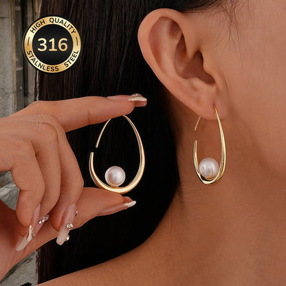 SELENA | CRESCENT PEARL CREOLEN