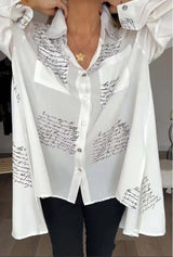 GLYNIS | OVERSIZED BLUSE MIT SCHRIFTZUG-PRINT UND KNOPFLEISTE