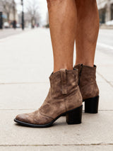 DELIA | BEQUEME STIEFEL MIT BLOCKABSATZ