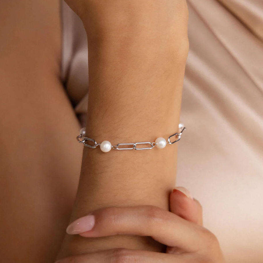VIVIENNE | ZEITLOSES PERLENARMBAND