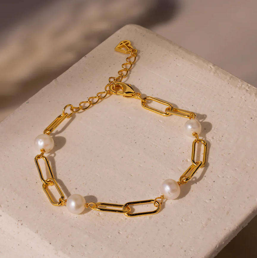VIVIENNE | ZEITLOSES PERLENARMBAND