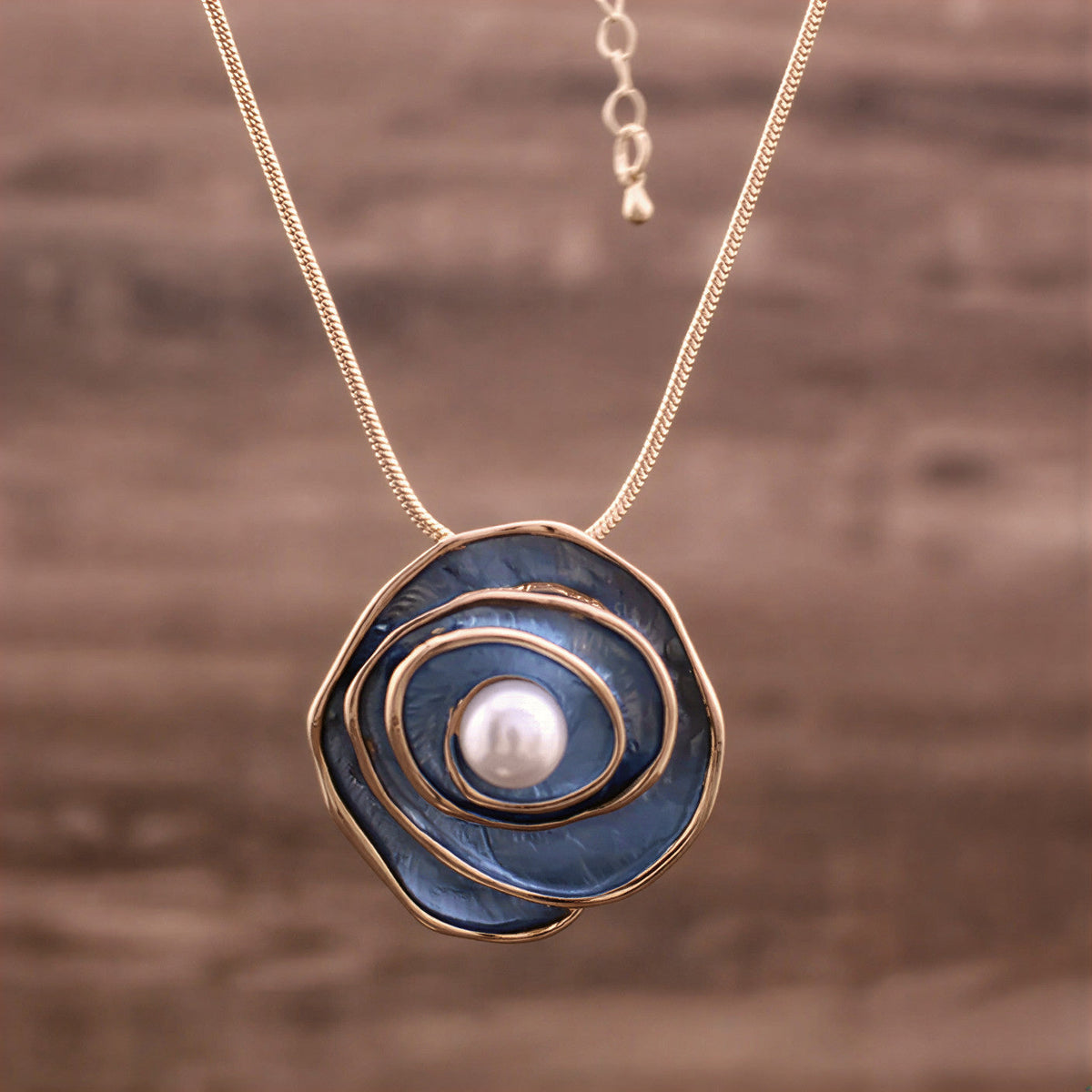 AZUREA | ELEGANTE PERLENKETTE IN BLAU