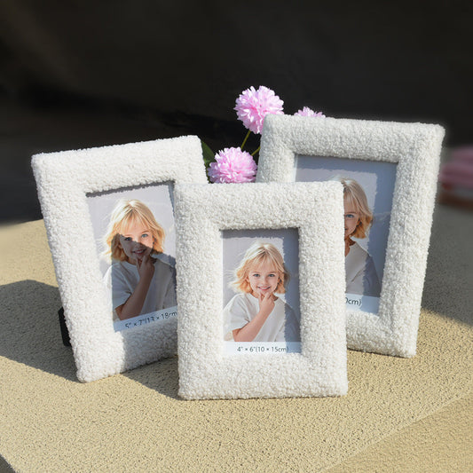 ELOWEN | TEXTURED PLUSH PHOTO FRAME