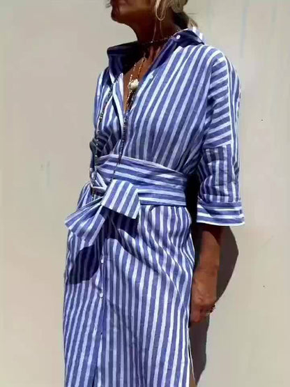 CHRISTINE | GESTREIFTES KLEID MIT KNOPFLEISTE UND GÜRTEL