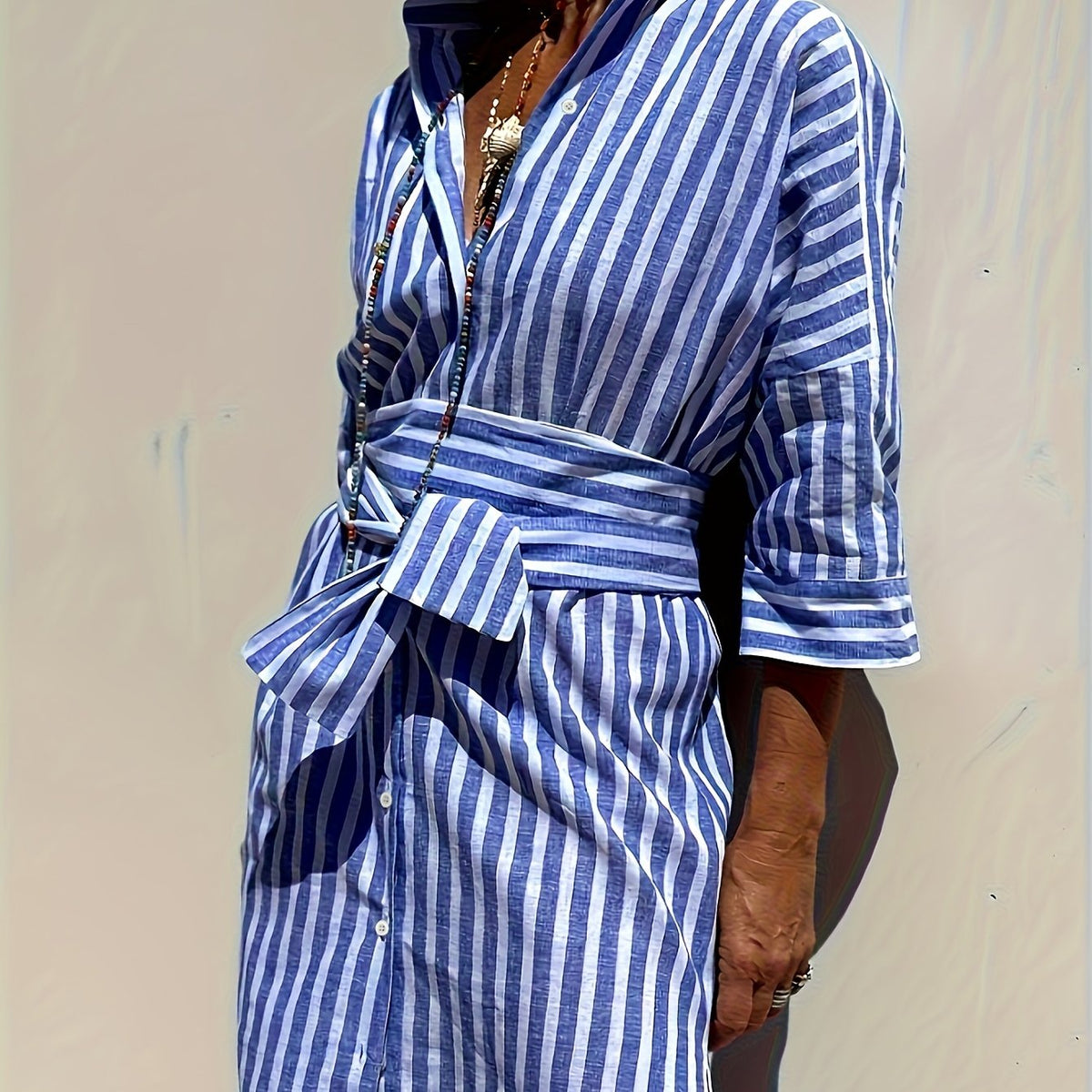 CHRISTINE | GESTREIFTES KLEID MIT KNOPFLEISTE UND GÜRTEL