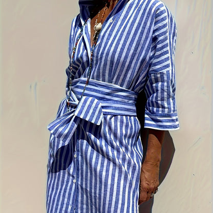 CHRISTINE | GESTREIFTES KLEID MIT KNOPFLEISTE UND GÜRTEL