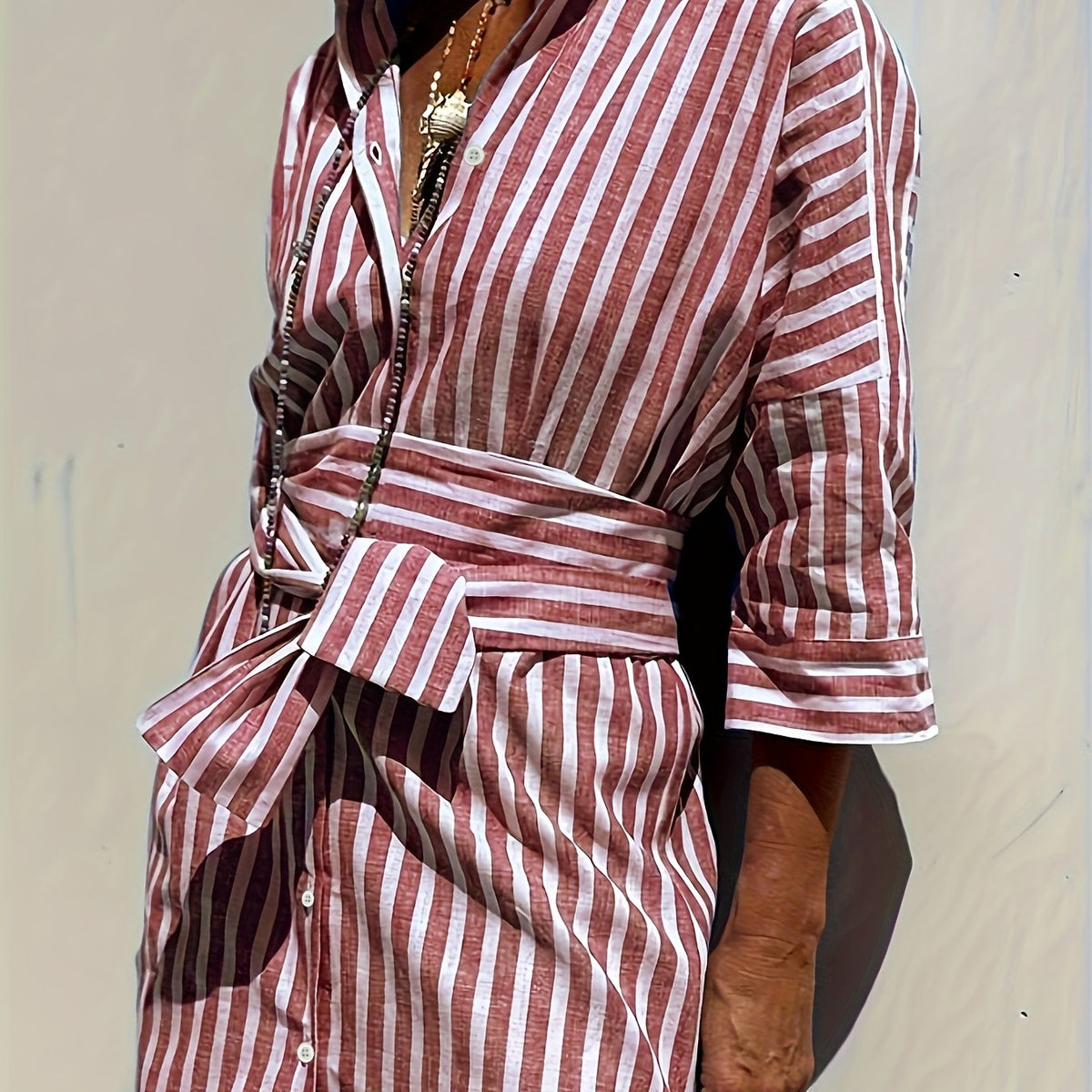 CHRISTINE | GESTREIFTES KLEID MIT KNOPFLEISTE UND GÜRTEL