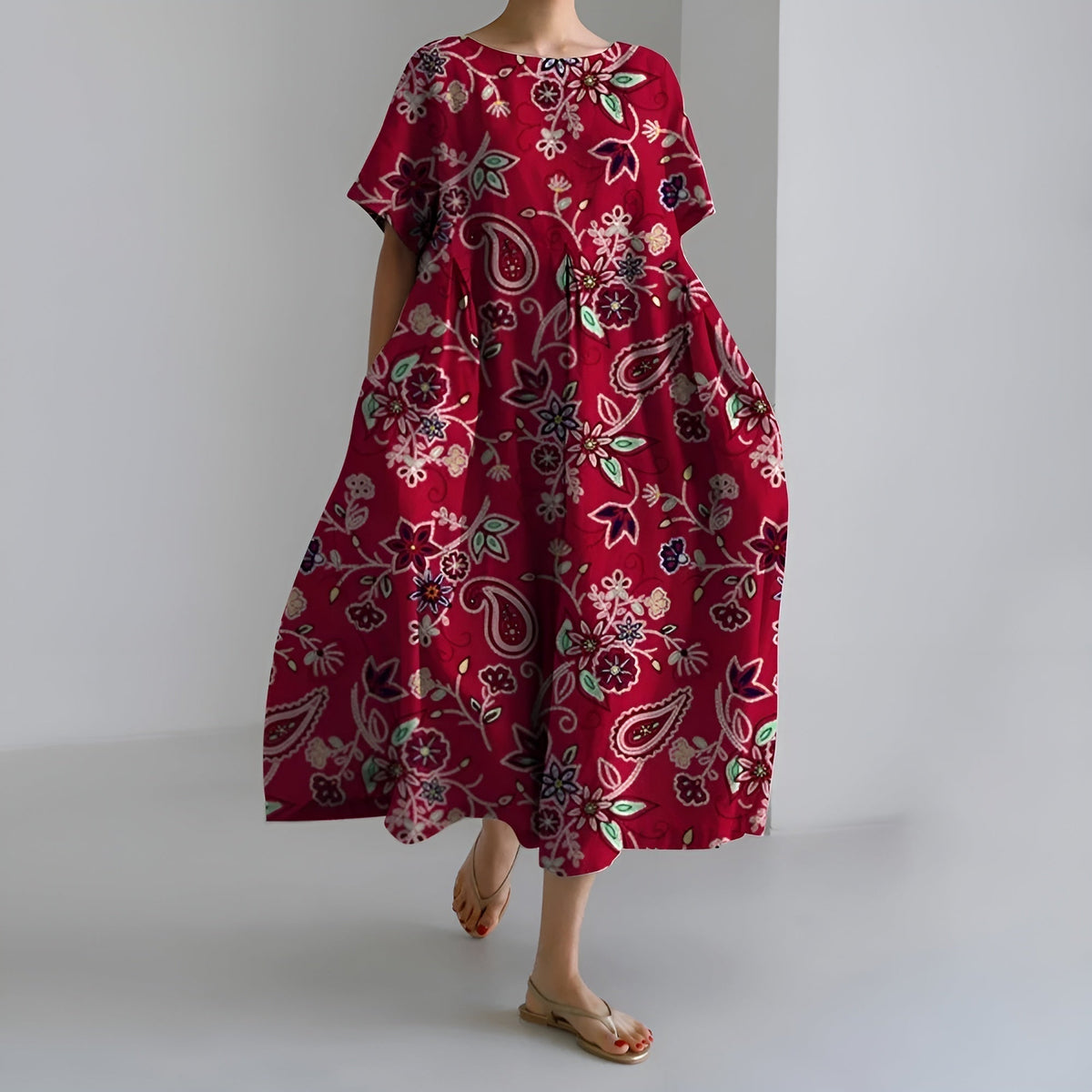 MEERI | KÜNSTLERISCHES MAXIKLEID MIT VINTAGE-BLUMENMUSTER UND UNBEKÜMMERTER ELEGANZ