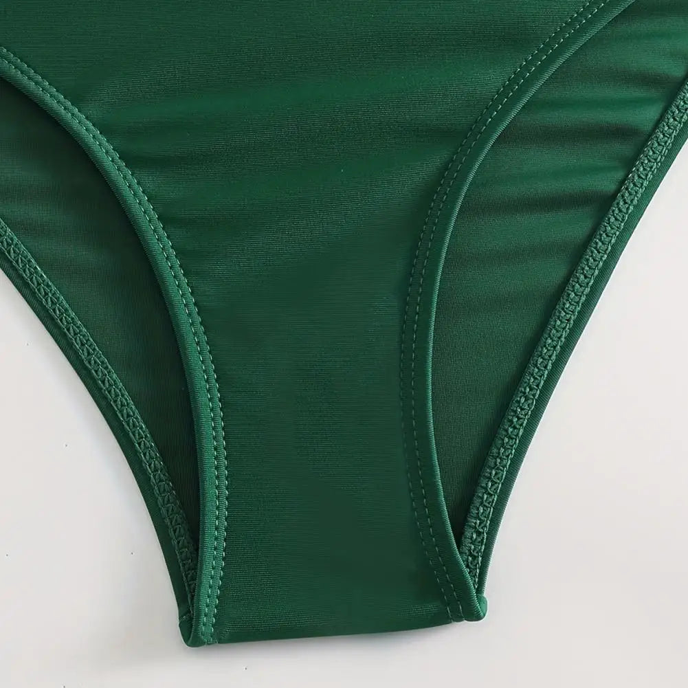 SARENA | IHR BIKINI MIT BAUCH-WEG-EFFEKT UND ELEGANTEM V-AUSSCHNITT
