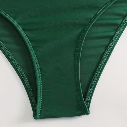 SARENA | IHR BIKINI MIT BAUCH-WEG-EFFEKT UND ELEGANTEM V-AUSSCHNITT