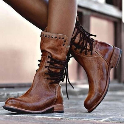 JOAN | VINTAGE SCHNÜRSTIEFEL MIT NIETEN – WADENHOCH