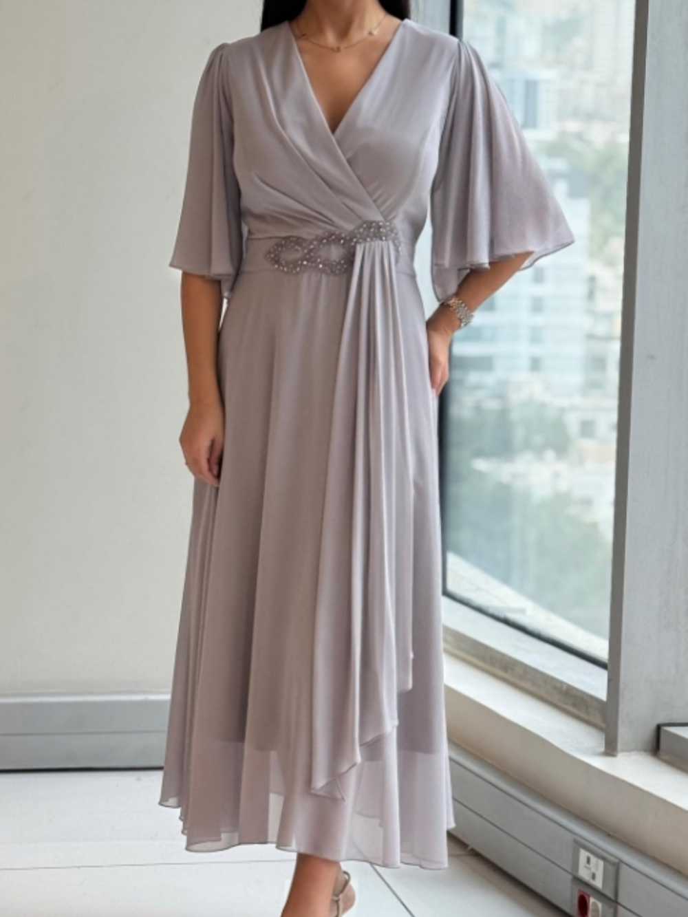MARGUERITE | ELEGANTES LÄNGERES CHIFFONKLEID MIT V-AUSSCHNITT