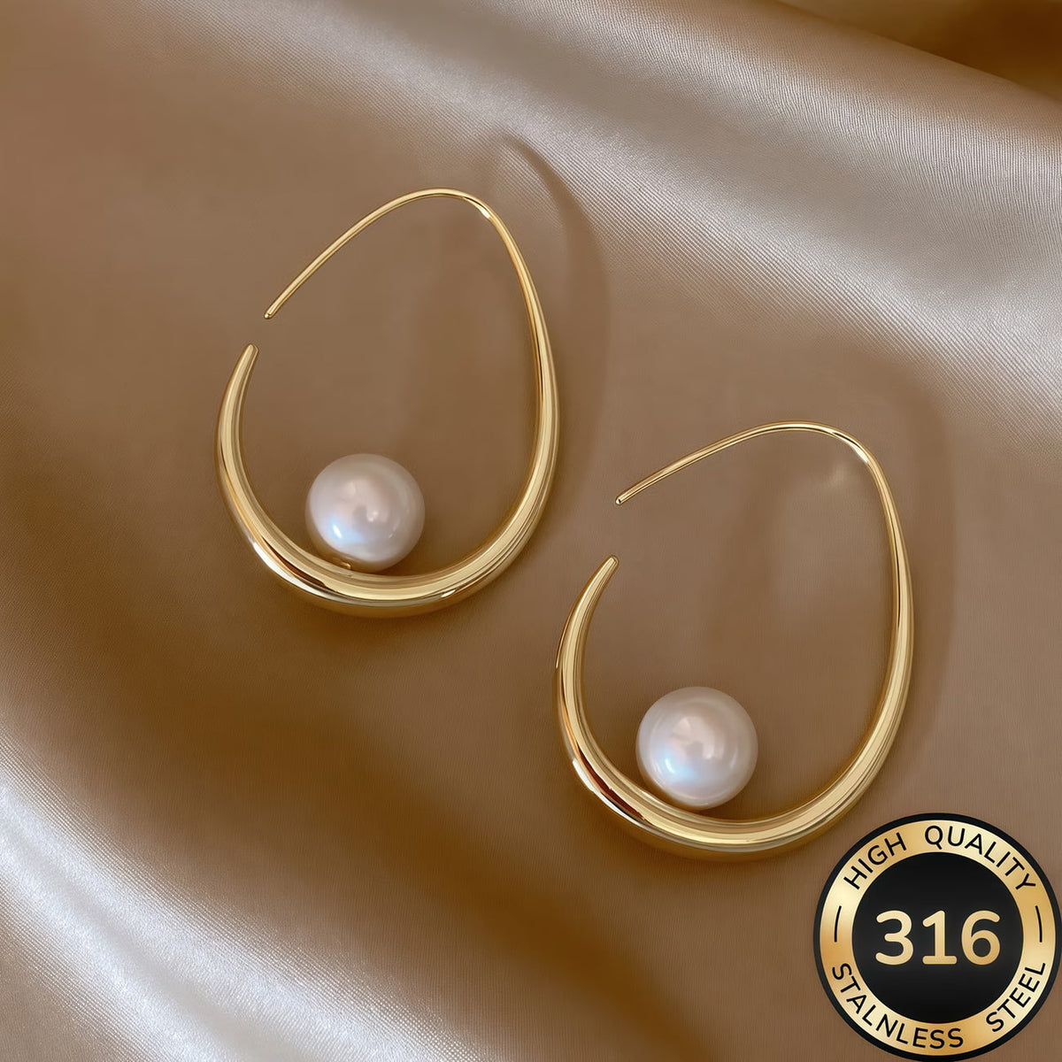 SELENA | CRESCENT PEARL CREOLEN