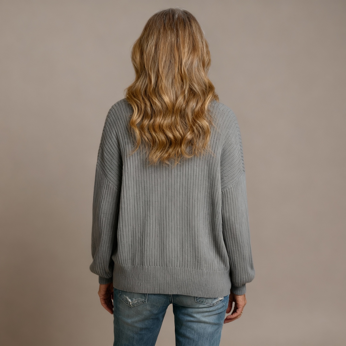 ELARA | STRICKJACKE MIT PERLMUTTKNÖPFEN