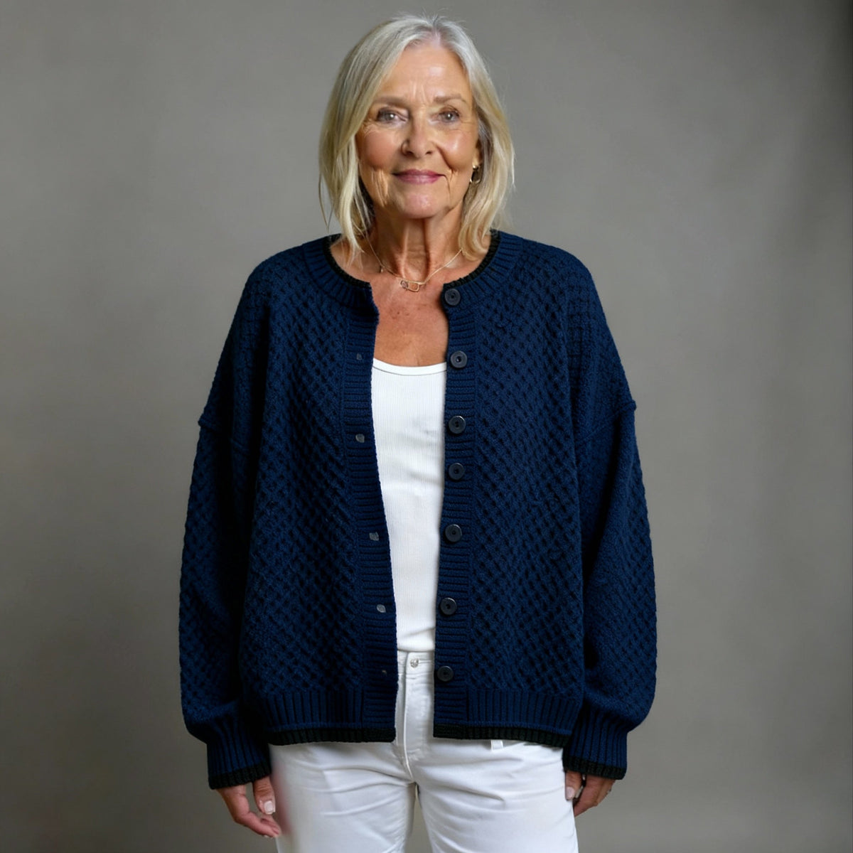 DIE ISOLDE | STRUKTURIERTE STRICKJACKE