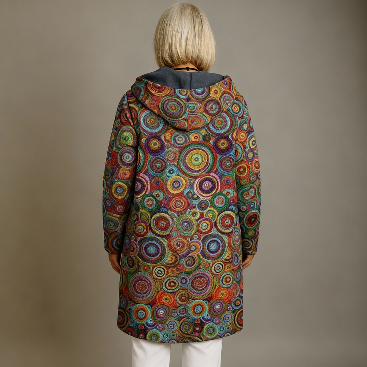 KARRI | LUXURIÖSE STRICKJACKE MIT KÜNSTLERISCHER INSPIRATION