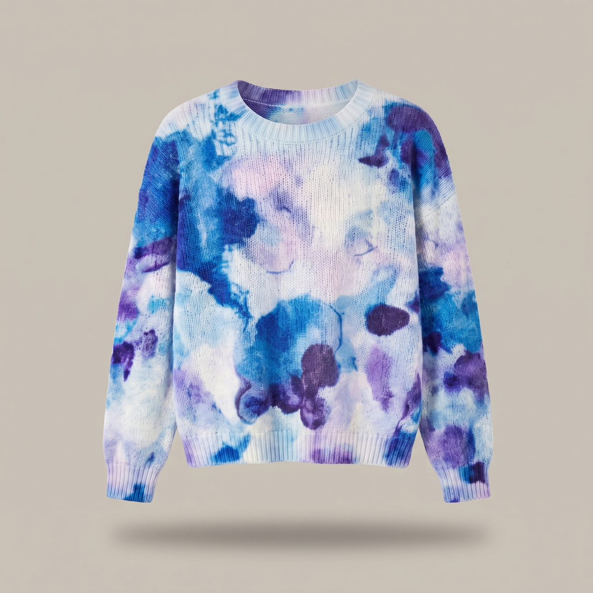CERULYN | BLAUER TIE-DYE-STRICKPULLOVER MIT BLUMENMUSTER
