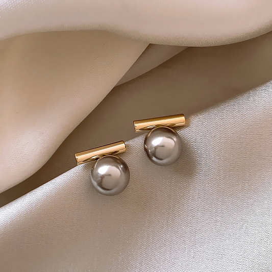NOIR | DEEP PEARL EARRINGS