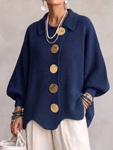 KATRIEN | OVERSIZED STRICKJACKE MIT KRAGEN UND METALLKNÖPFEN