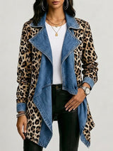 SHERILYN | MITTALLANGE JACKE MIT EINSÄTZEN AUS LEOPARDENMUSTER & GEWASCHENEM DENIM
