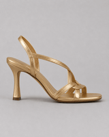 ELISABETH | GOLDENE SANDALEN: SOMMERLICHER CHARME